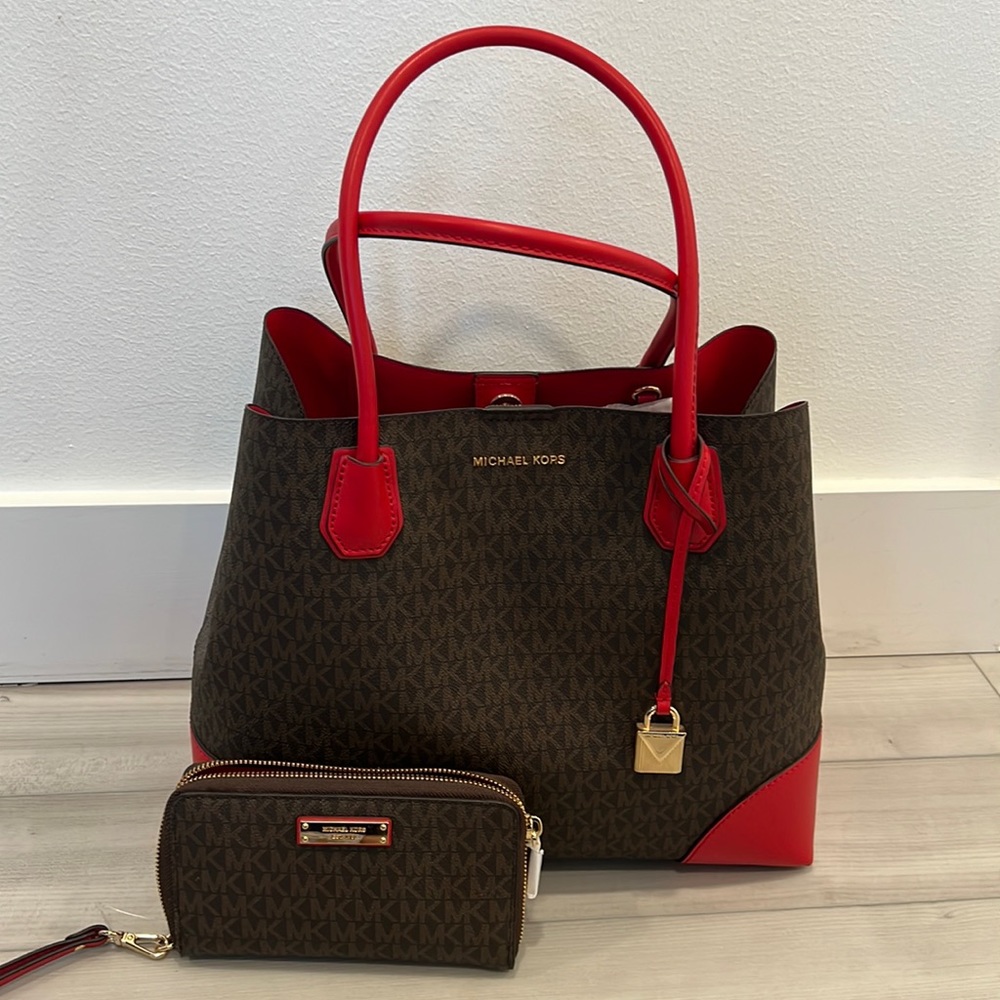 LIKE NEW-Michael Kors matching tote/wallet